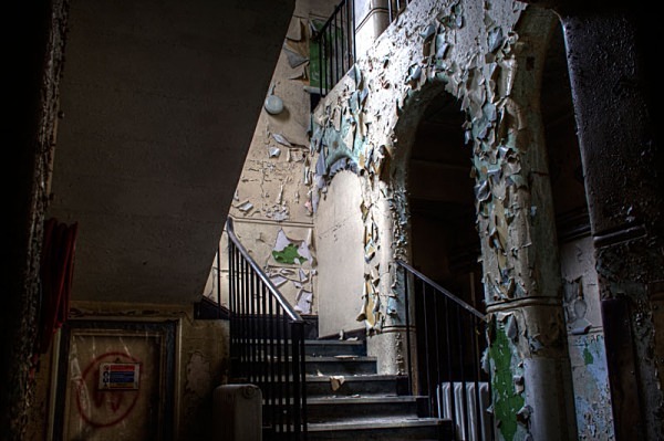 Cambridge Military Hospital urbex urban exploration cmh bleeding doors military hospital