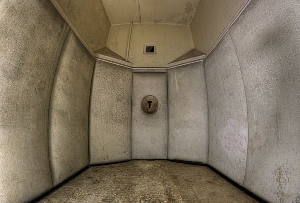 Royal Haslar Hospital gosport peter costello  urbex, urban exploration military hospital  gosport Royal Hospital Haslar  pocock brothers padded cell