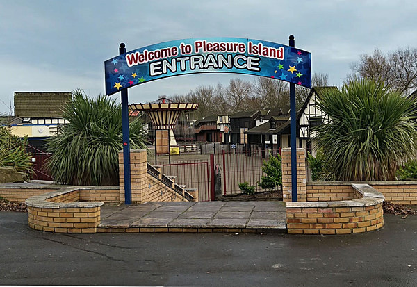 Pleasure Island Family Theme Park urbex urban exploration Cleethorpes North East Lincolnshire peter costello  DN35 0PL pleasure land Grimsby