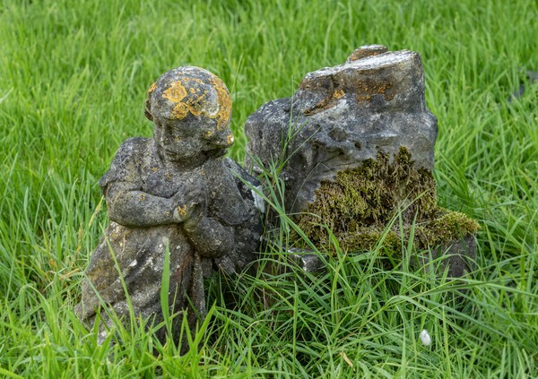 Statue in Graveyard - miscellaneous