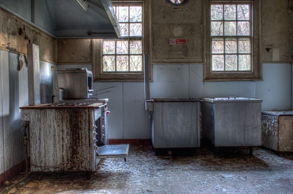 Cambridge Military Hospital urbex urban exploration cmh bleeding doors military hospital
