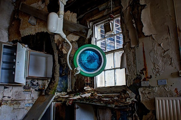 Cambridge Military Hospital urbex urban exploration cmh bleeding doors military hospital