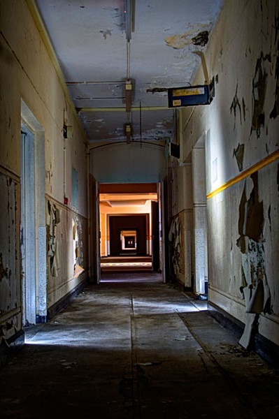 Cambridge Military Hospital urbex urban exploration cmh bleeding doors military hospital