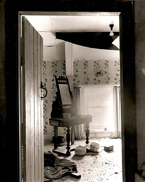 THE BEDROOM, Dolgor's Farm, Ceredigion 2006 - CEREDIGION FARMS & COTTAGES