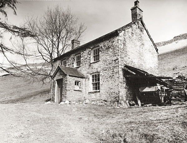 LLAWR-Y-CWM-BACH farmhouse & mine workings, Bontgoch, Ceredigion 2016 - CEREDIGION FARMS & COTTAGES