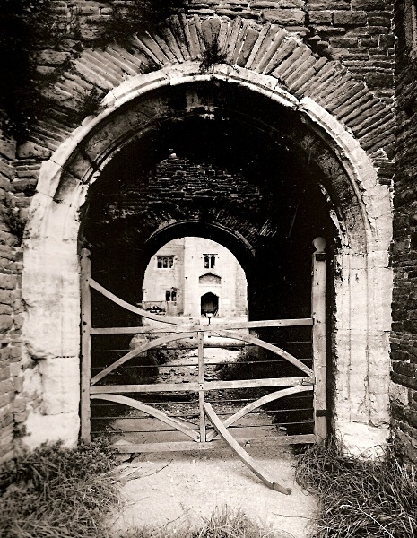 PENCOED CASTLE, Llanmartin, Gwent 2009