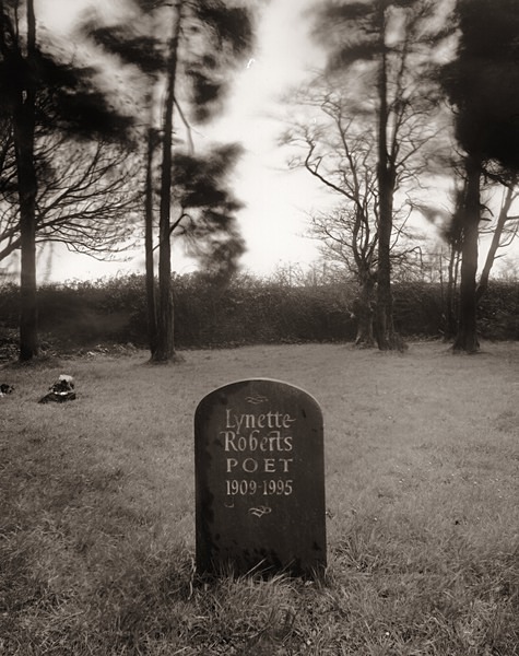 Roberts Lynette, Llan-y-bri - POET'S GRAVES - BEDDAU'R BEIRDD
