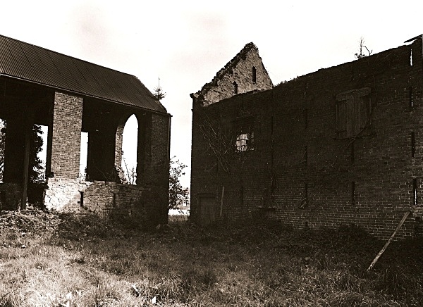 LLEWENI STABLES & COACH HOUSE, Henllan, Denbighshire 1998 (mansion long demolished)