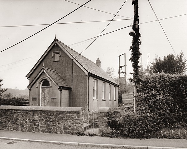 FRONWEN CHAPEL & HALL, Llanarth, Ceredigion 2014 - OTHER TYPES RUINS IN CEREDIGION