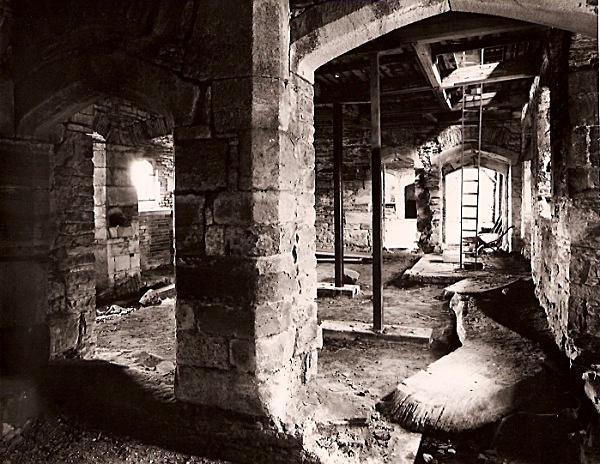 PENCOED CASTLE, Llanmartin, Gwent 2009