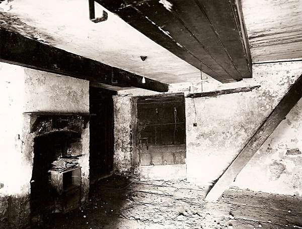 LITTLE POOL HALL, Llanvertherine, Monmouthshire 2009