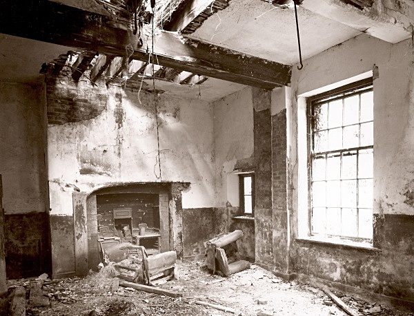 LLEWENI STABLES & COACH HOUSE, Henllan, Denbighshire 1998 (mansion long demolished)