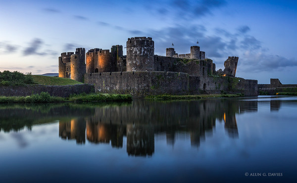 Castell Caerffili - Caerdydd a'r Cylch / Around Cardiff
