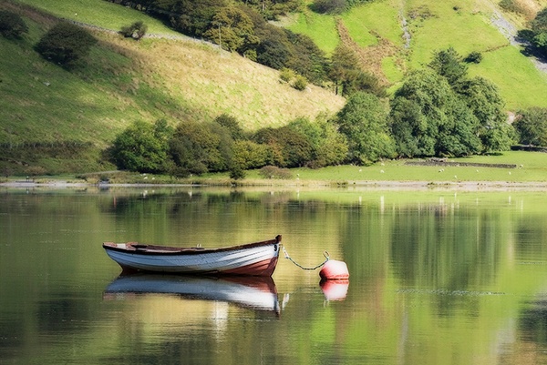 Tranquil Tal-Y-Llyn - O Gwmpas Cymru / Around Wales