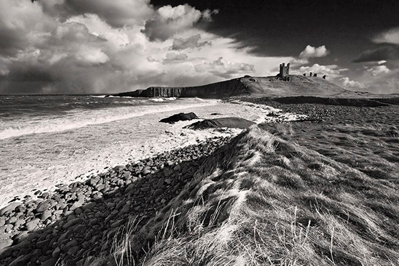 Dunstanburgh - Du a Gwyn / Black and White Images