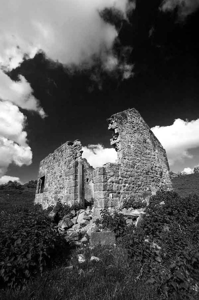 Oker Hill Derelict Barn - Black and White