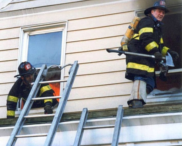 Staten Island 2 Alarm  Nov 1990 ? - FDNY in action