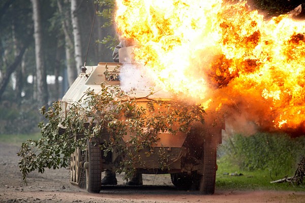 Kaboom! - Trains & Tanks