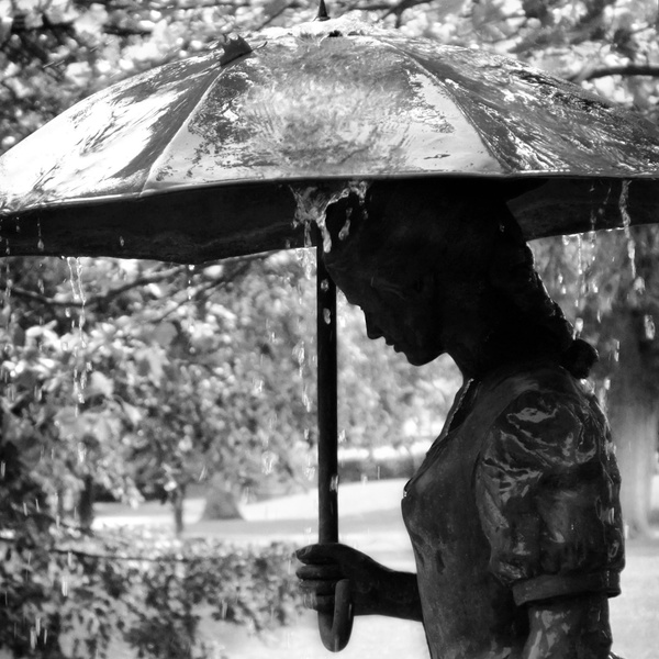 umbrella girl [b&w] - ELEMENTAL [B&W]