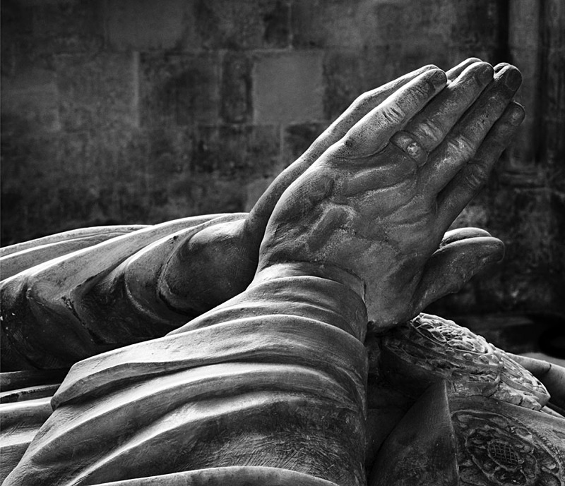 1860 - Chichester Cathedral - Bishop Richard Durnfords Hands - Cathedrals