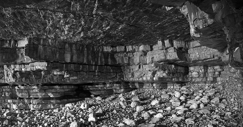 24678 - Inside Sea Cave No2 - Glamorgan Coast near Llantwit Major - Glamorgan Coast