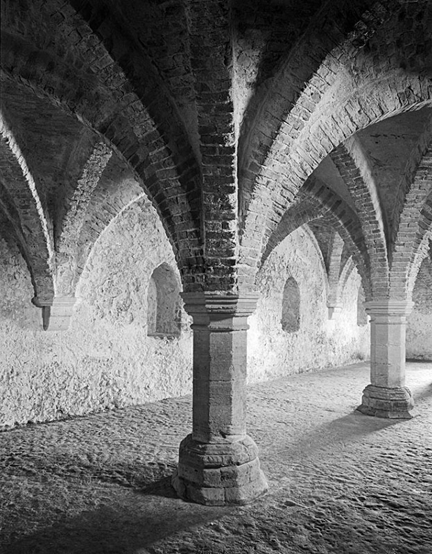 1544 - Guildhall Cellar 3 - Barns & Buildings