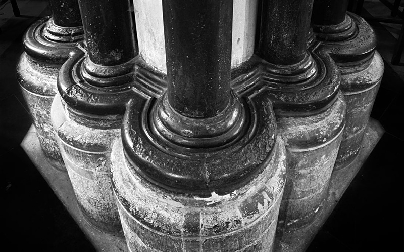 1447 - Hereford Cathedral - Column Base - Cathedrals