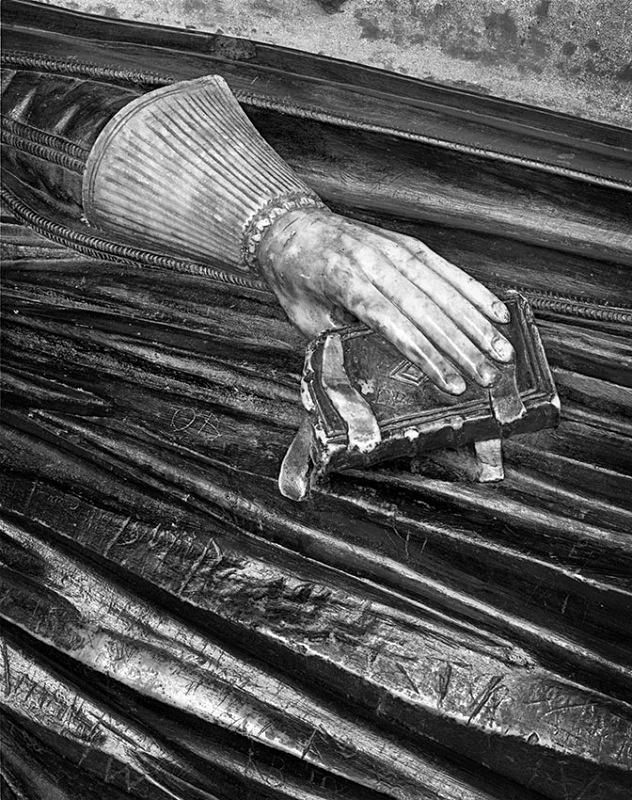 1983 - Gloucester Cathedral - Bible in Hand - Cathedrals