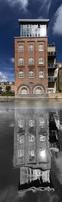 Desaturated Water - Worcester Birmingham Canal
