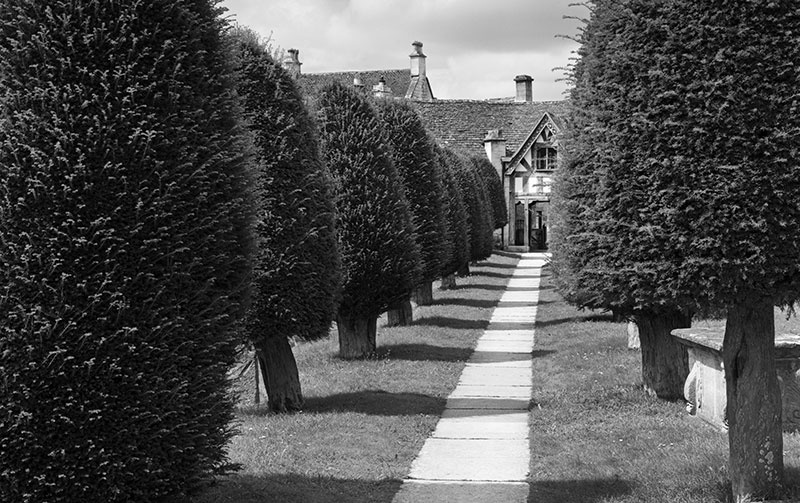 2182 - Painswick - Yew Path - The Cotswold Way - 2009