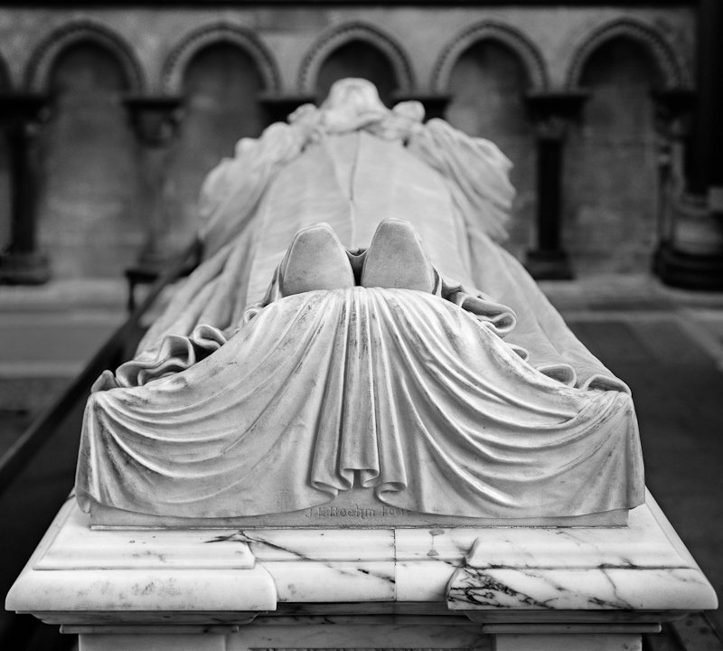 2548 - Canterbury Cathedral - The Archbishop's Feet - Cathedrals
