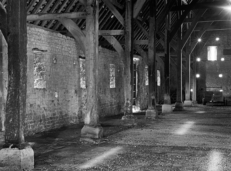 1381 - Inside Bredon Tithe Barn 1 - Barns & Buildings