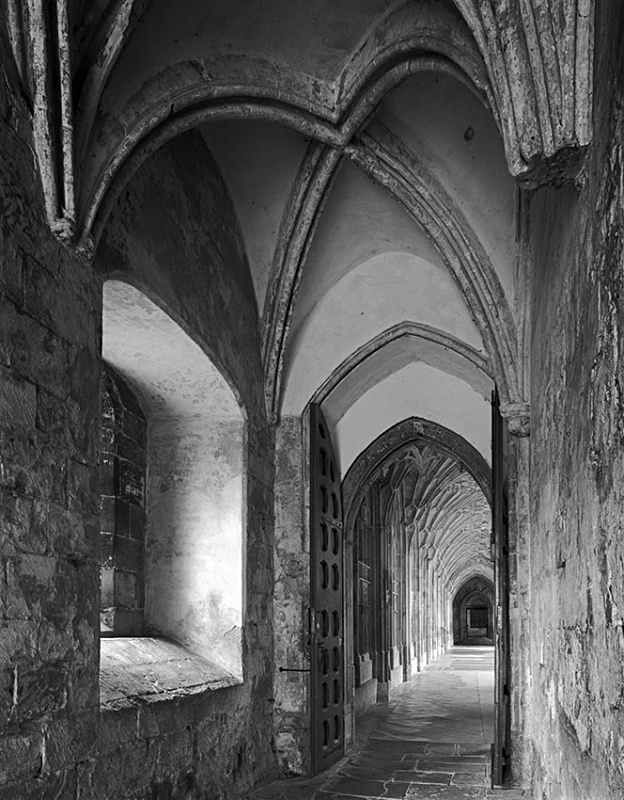 1059 - Gloucester Cathedral - To the Cloisters - Cathedrals
