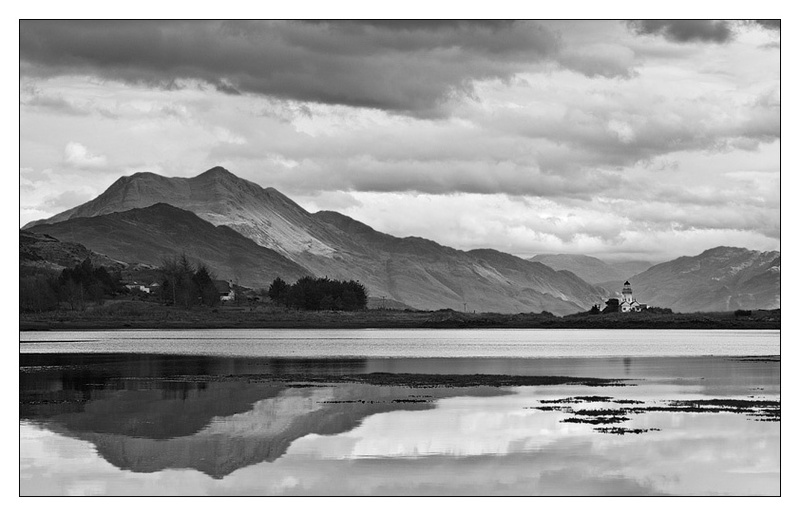 Eilean Sionnach Lighthouse - Monochrome Images