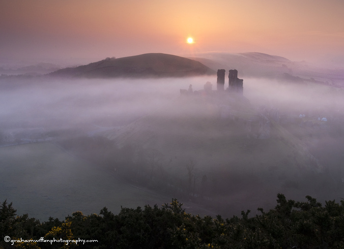 Dorset Landscape Photography : Sunrise over Corfe Castle